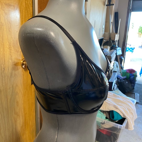 Sexy PU Push-up Bra in Black - Picture 2 of 5